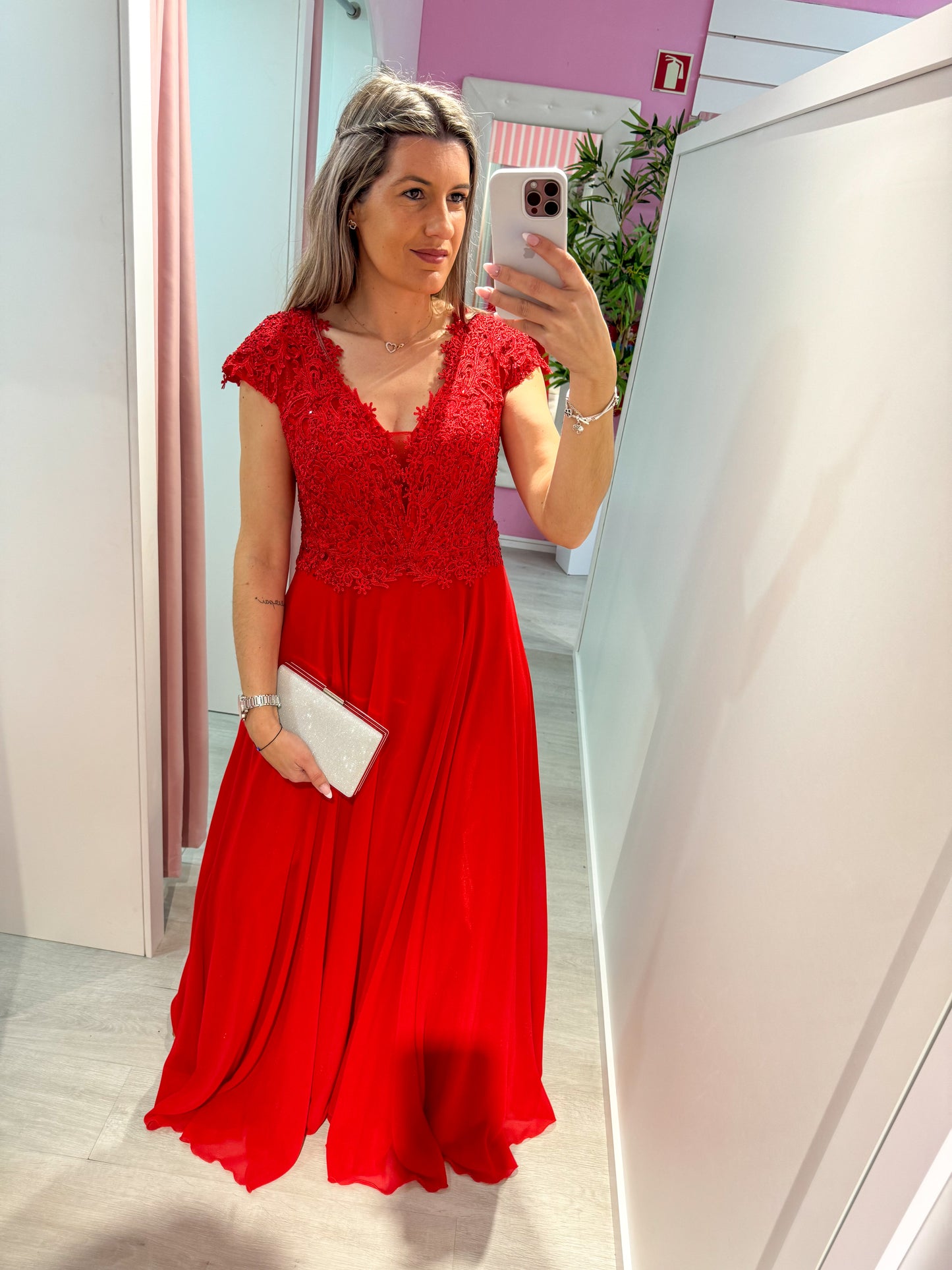 Vestido vermelho renda com manga