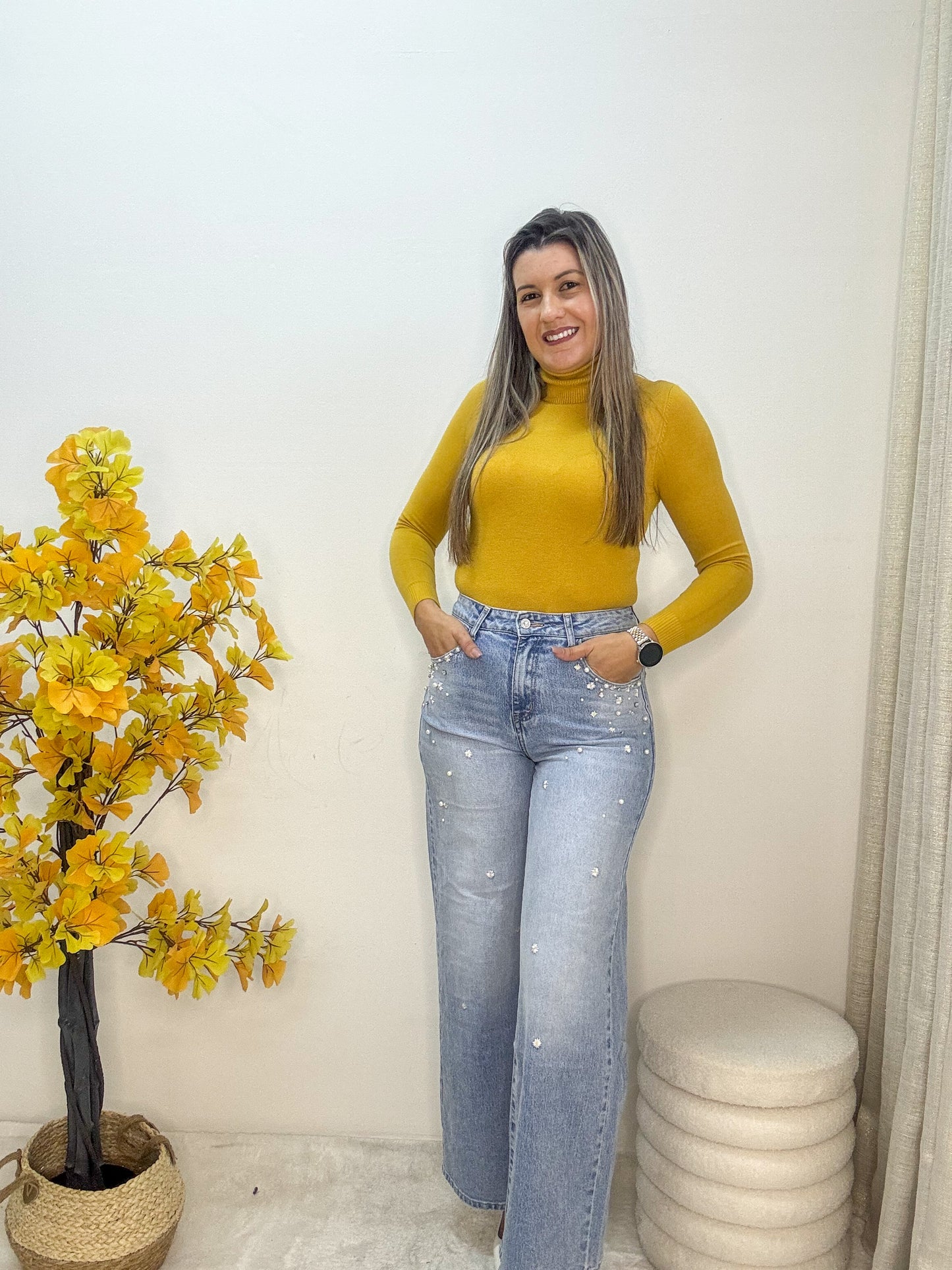 Calça flores e pérolas