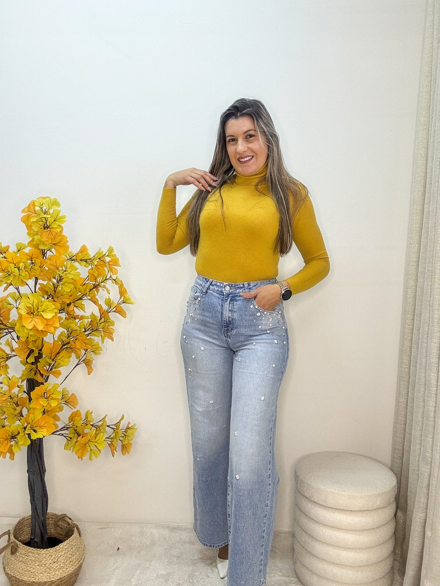 Calça flores e pérolas