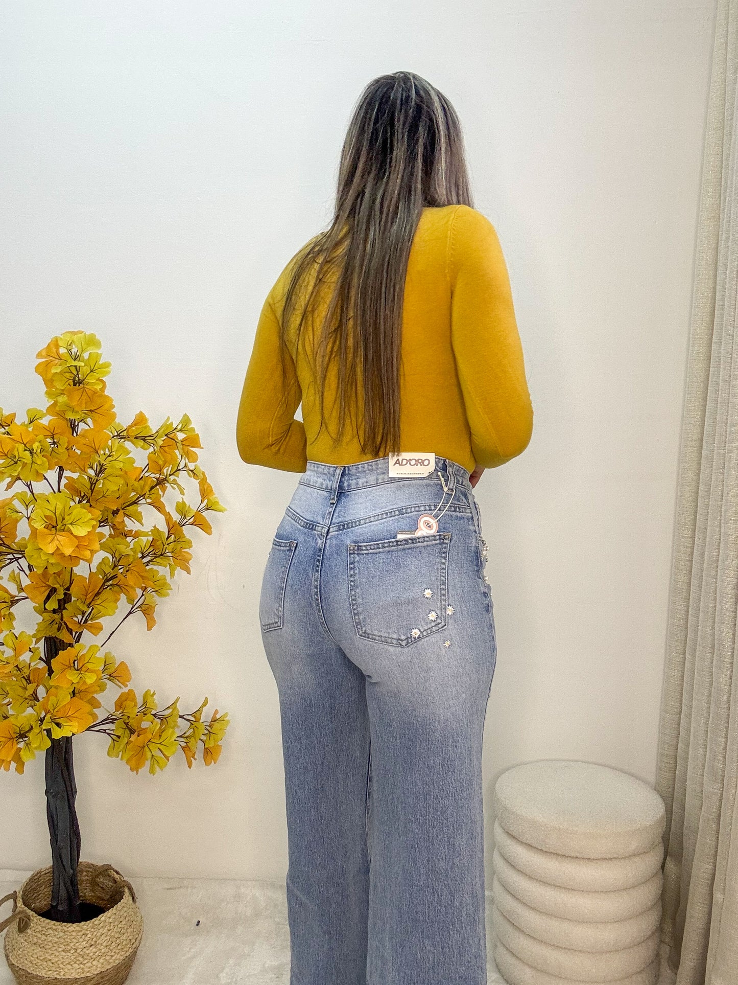 Calça flores e pérolas