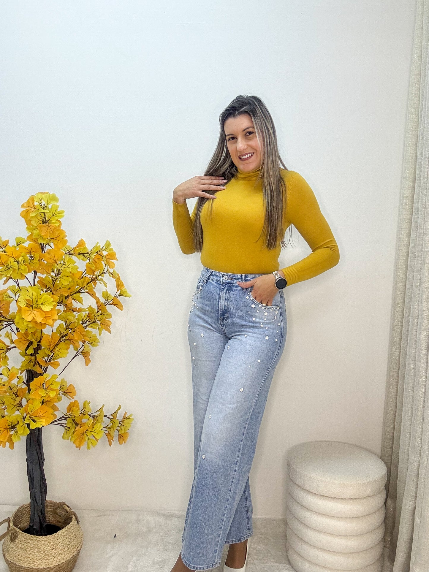 Calça flores e pérolas